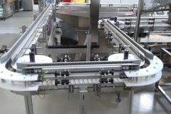 Bandy-koralikowe-zakrety-Flexlink-prowadzenie-butelki-montaz-4-4