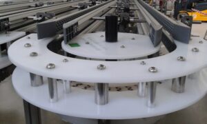 Montaże band Bandy koralikowe zakręty Flexlink prowadzenie butelki montaż 4-3